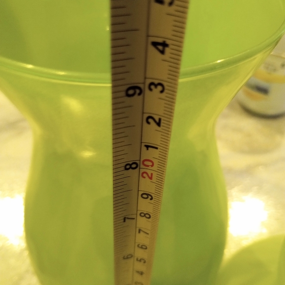 Lovely Pair of Green Glass Vases 💚 - Picture 2 of 9